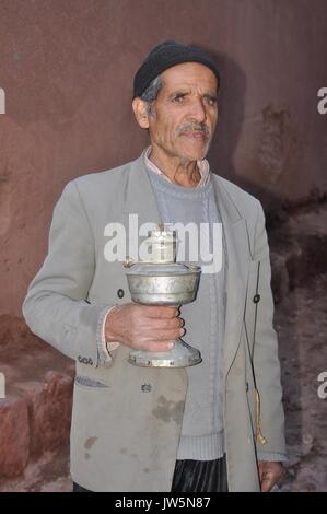 Ältere Dorfbewohner in ABYANEH, IRAN Stockfoto