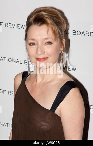 Lesley Manville an den 2011 National Board of Review von Motion Bilder Gala an Cipriani 42nd Street in New York City. 11. Januar 2011. © Star Shooter / MediaPunch Inc. Stockfoto