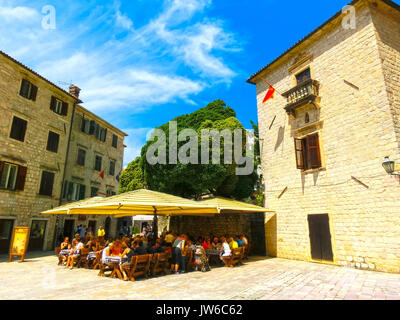 Kotor, Montenegro - Mai 07, 2014: St. Luke's Square in Kotor Stockfoto