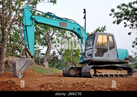 Hydraulikbagger sind schwere Baumaschinen, bestehend aus einem Ausleger, Schaufel und Kabine auf eine rotierende Plattform. Stockfoto