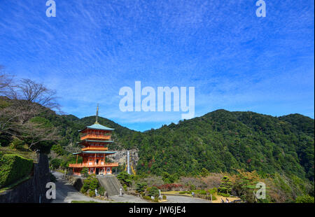 Die Pagode des Seigantoji in Nachi, Japan. Seiganto-ji, Tempel des blauen Wellen, ist ein Tendai buddhistischen Tempel in Wakayama. Stockfoto