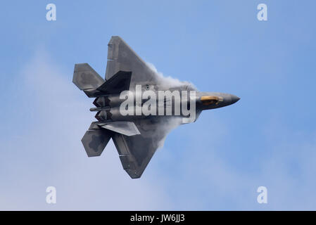 Lockheed Martin F-22 Raptor Stealth Kampfflugzeug fliegen auf der RIAT Airshow in Großbritannien. Militärflugzeug der US Air Force Stockfoto