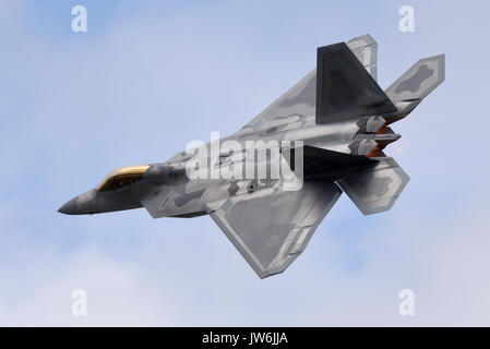 Lockheed Martin F-22 Raptor Stealth Kampfflugzeug fliegen auf der RIAT Airshow in Großbritannien. Militärflugzeug der US Air Force Stockfoto