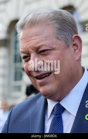 London. UK. 10 August, 2017. Somerset House. London, Großbritannien. ,. Der ehemalige Vizepräsident Al Gore kommt an Somerset House für die UK Premiere der Fortsetzung zu seinem Oscar-preisgekrönten Umwelt Dokumentarfilm Eine unbequeme Wahrheit. Credit: Dinendra Haria/Alamy leben Nachrichten Stockfoto