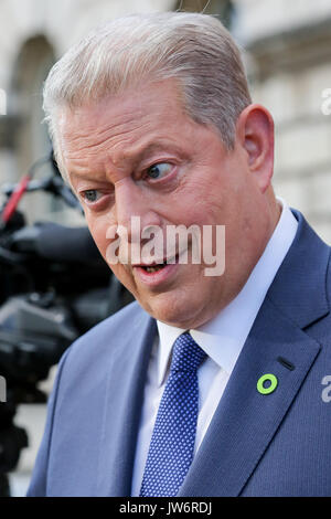 London. UK. 10 August, 2017. Somerset House. London, Großbritannien. ,. Der ehemalige Vizepräsident Al Gore kommt an Somerset House für die UK Premiere der Fortsetzung zu seinem Oscar-preisgekrönten Umwelt Dokumentarfilm Eine unbequeme Wahrheit. Credit: Dinendra Haria/Alamy leben Nachrichten Stockfoto