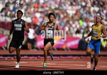 London, Großbritannien. 11 Aug, 2017. (L und R) Sutthisak SINGKHON (THA), Akihiko NAKAMURA (JPN) und Fredrik SAMUELSSON (SWE) im mens Zehnkampf 100 m. IAAF Leichtathletik WM. London Olympiastadion. Queen Elizabeth Olympic Park. Stratford. London. UK. 11.08.2017. Credit: Sport in Bildern/Alamy leben Nachrichten Stockfoto