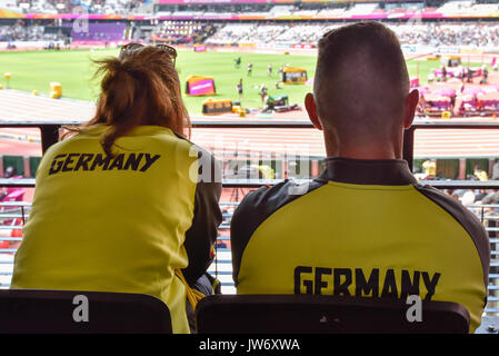 London, Großbritannien. 11. August 2017. Deutsche Fans sehen Sie den Hochsprung Qualifikation an der London Stadion, am Tag acht Der IAAF World Championships in London 2017. Credit: Stephen Chung/Alamy leben Nachrichten Stockfoto