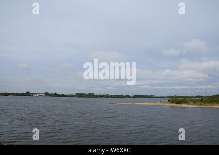 Cannock, Staffordshire, Großbritannien. 11. August 2017. blau/grün Algen als problematisch im chasewater Country Park mit Warnzeichen gegen ins Wasser Quelle: Daniel James armishaw/alamy live News hit Stockfoto