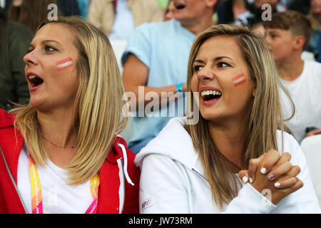 London, Großbritannien. 11 August, 2017. Zuschauer genießen die Leichtathletik in der Leichtathletik-WM 2017, Queen Elizabeth Olympic Park, Stratford, London, UK. Foto: Simon Balson/Alamy leben Nachrichten Stockfoto