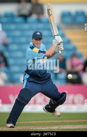 Leeds, Großbritannien. 11 Aug, 2017. Sophie Devine (Yorkshire Diamanten) schlägt den Ball in Richtung der Grenze während der Kia Super League Spiel gegen Lancashire Donner. Yorkshire Diamanten v Lancashire Thunder am Freitag, 11. August 2017. Foto von Mark P Doherty. Credit: Gefangen Light Fotografie begrenzt/Alamy leben Nachrichten Stockfoto