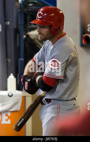 Milwaukee, Wisconsin, USA. 11 Aug, 2017. Cincinnati Reds shortstop Zack Cozart #2 Während der Major League Baseball Spiel zwischen den Milwaukee Brewers und die Cincinnati Reds am Miller Park in Milwaukee, WI. John Fisher/CSM Credit: Cal Sport Media/Alamy leben Nachrichten Stockfoto