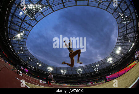 London, Großbritannien. 11 Aug, 2017. Autorisierte Neutral Athlet Darya Klishina konkurriert, während Frauen Weitsprung Finale am 8. Tag der Leichtathletik-WM 2017 in London Stadion in London, Großbritannien, am 12.08.11, 2017. Darya Klishina nahm das Silber Medaille mit 7,00 Meter. Credit: Wang Lili/Xinhua/Alamy leben Nachrichten Stockfoto