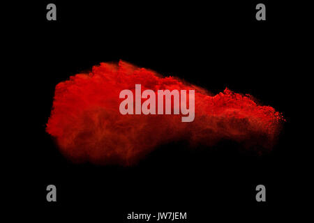 Rot bunt Pulver Spritzen auf schwarzem Hintergrund Stockfoto
