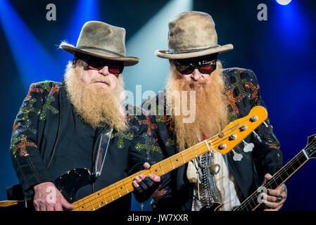 ZZTop: Billy Gibbons an der Gitarre, staubigen Hügel am Bass Stockfoto