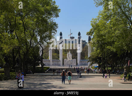 Amerika; Mexiko; Mexico City; Chapultepec Viertel; Chapultepec Park und Burg, los Ninos heroes Monument für die mexikanisch-amerikanischen Krieg 1847 Stockfoto