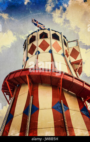 Traditionelle Messegelände Helter Skelter Spiralrutsche, Großbritannien Stockfoto