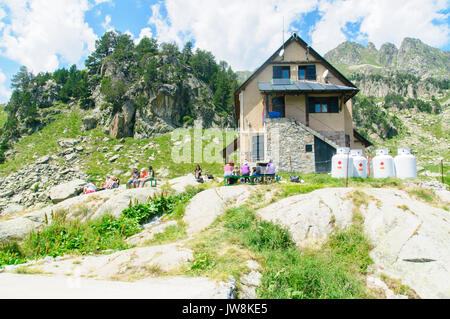 Zuflucht Haus Colomers Seen in den katalanischen Pyrenäen, Spanien. Teil des Parc Nacional d'Aigüestortes i Estany de Sant Maurici Stockfoto