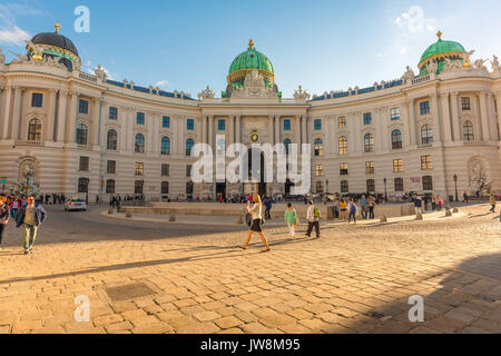 Wiener Hofburg, Blick auf den historischen Michaelerplatz Eingang zur Hofburg in Wien, Wien, Österreich. Stockfoto