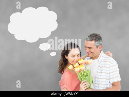 Digital composite von Paar mit Sprechblase Denken gegen grauer Hintergrund Stockfoto