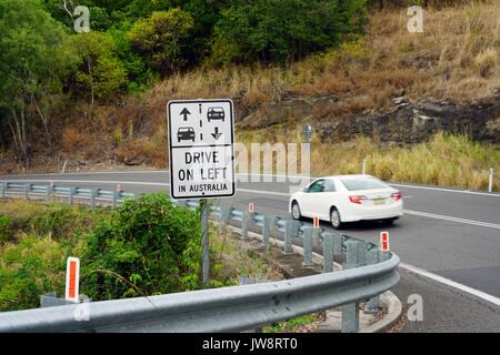 Schild Warnung Fahrer fahren in Australien Links. Stockfoto