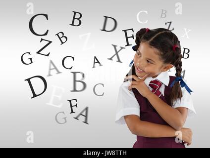 Digitales Komposit aus vielen Briefen um Schulmädchen Denken vor grauem Hintergrund Stockfoto
