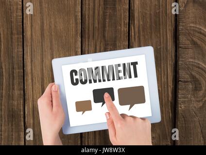 Digital composite von Kommentar Text und Grafik chat auf Tablet Bildschirm mit Händen Stockfoto