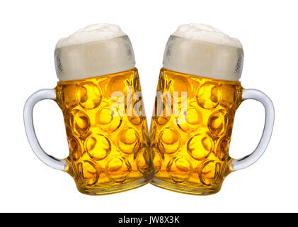 Zwei große Gläser auf dem Oktoberfest in München. Stockfoto