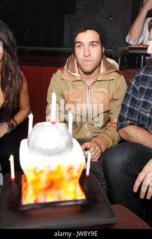 Pete Wentz von neuen main Pete Wentz Projekt, schwarze Karten abgebildeten feiert seinen Geburtstag in der Dämmerung am Caesars Atlantic City, NJ am 11. Juni 2011 © Star Shooter / MediaPunchInc Stockfoto