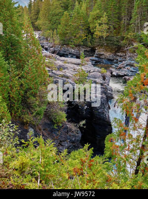 Amerika, Kanada, Québec, Gaspésie, Gaspesie Park, Mont Albert Gîte, Sainte Anne fällt Stockfoto