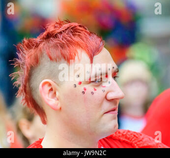 GLASGOW, Schottland - Juli 22, 2017: Performer in der Parade durch die Straßen von Glasgow reisen Die Merchant City Festival zu feiern. Stockfoto