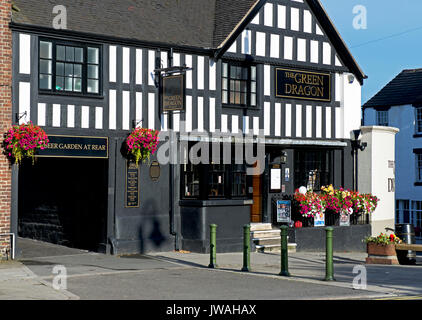 Der grüne Drache, ein Wetherspoon Pub in Leek, Staffordshire, England, UK Stockfoto