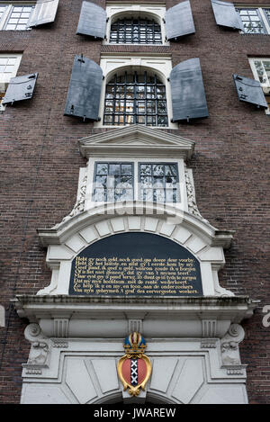 Detail der Fassade, Old Bank House im historischen Zentrum, Amsterdam, Nordholland, Niederlande Stockfoto