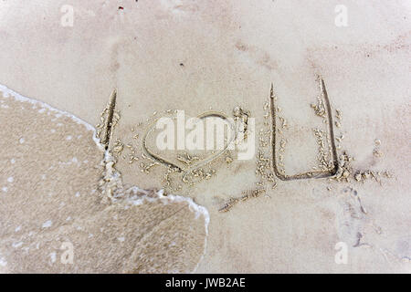 I love U in den Sand am sunset beach geschrieben Stockfoto