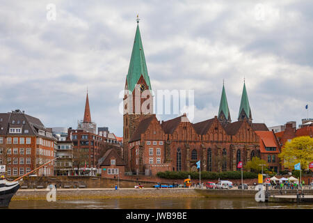 BREMEN, Deutschland - 16 April 2016: Kirche St. Martin in der Altstadt entlang der Weser Stockfoto