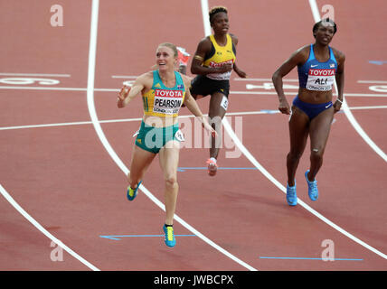 Australiens Sally Pearson feiert gewinnende Wärme 1 von 100m Hürden der Frauen Halbfinale bei Tag acht der Leichtathletik-WM 2017 auf der Londoner Stadion. Stockfoto