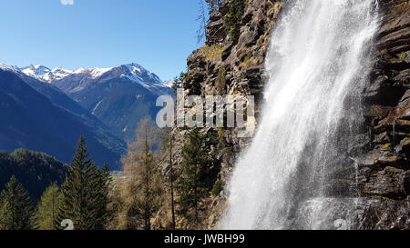 Wasserfall in den österreichischen Alpen Stockfoto