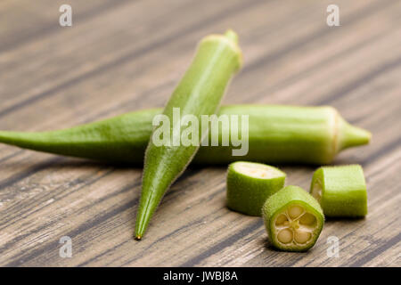 Frisches Grün Okra Pods aus dem Garten Stockfoto