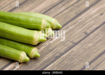 Frisches Grün Okra Pods aus dem Garten Stockfoto