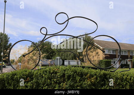 Radfahrer Skulptur zum Gedenken an den 2012 in London olympische Straße Rennen route, East Molesey, Surrey, England, Großbritannien, USA, UK, Europa Stockfoto