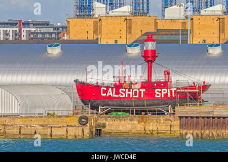 Calshot Spit Feuerschiff, Ocean Village Marina, Southampton, Großbritannien Stockfoto