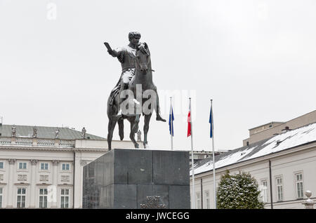 Warschau, Polen - 16 Januar, 2017: Reiterstandbild von Fürst Józef Poniatowski vor dem Präsidentenpalast. Warschau ist die Hauptstadt und größte ci Stockfoto