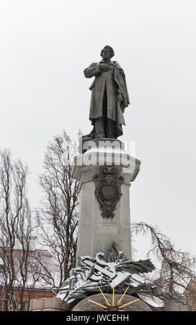 Warschau, Polen - 16 Januar, 2017: Denkmal der grosse polnische Dichter Adam Mickiewicz im Winter. Warschau ist die Hauptstadt und größte Stadt Polens. Stockfoto