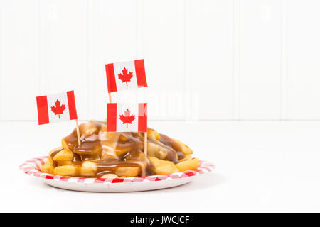 Eine Platte der poutine, eine einzigartige Teller, der aus der Provinz Quebec entstanden. Stockfoto
