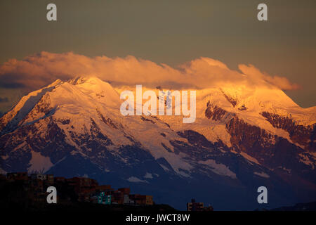 Sonnenuntergang auf Illimani (6438 m/21,122 ft), La Paz, Bolivien, Südamerika Stockfoto