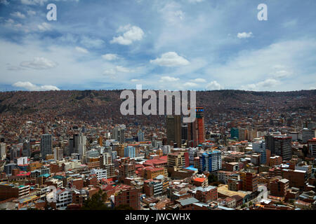 Stadtzentrum und Backsteinhäuser an steilen Hängen, vom Mirador Killi Killi, La Paz, Bolivien, Südamerika gesehen Stockfoto