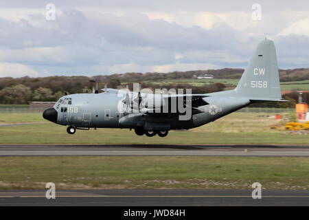 165158, Lockheed C-130T Hercules durch die United States Navy betrieben, am Internationalen Flughafen Prestwick, Ayrshire. Stockfoto