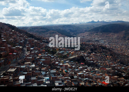 Brick Gehäuse auf einem steilen Hügel, La Paz, Bolivien, Südamerika Stockfoto
