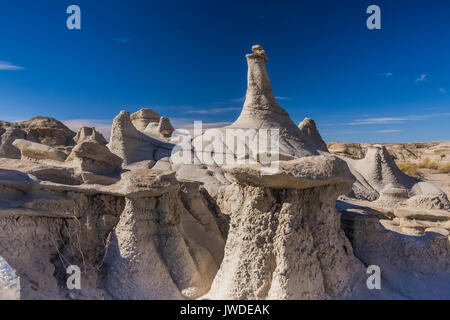 Hoodoos im dramatischen erosional Landschaft von Bisti De-Na-Zin Wilderness / in der Nähe von Farmington, New Mexico, USA Stockfoto