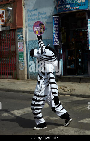 Verkehr Zebras helfen, Fußgänger die Straße überqueren, La Paz, Bolivien, Südamerika Stockfoto