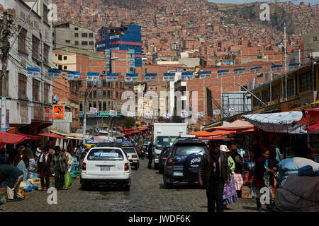 Mercardo Rodriguez, und steile Hügel von La Paz, Bolivien, Südamerika Stockfoto